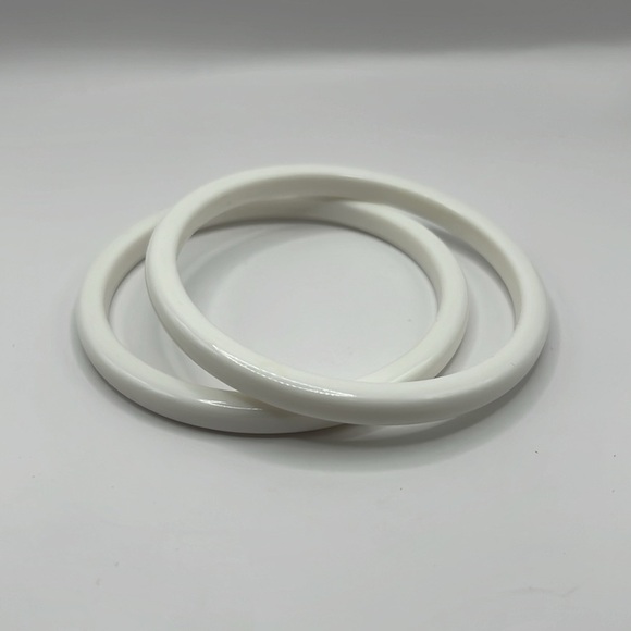 2 PC Set Acrylic White Bangle Bracelet - Picture 2 of 5